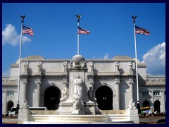 Union_Station_and_Christopher_Columbus_Memorial_Fountain